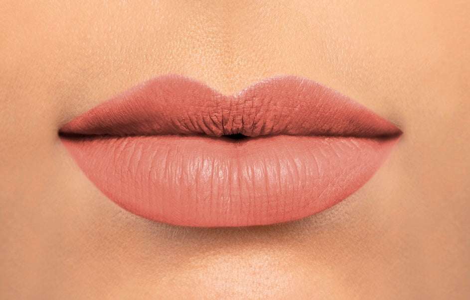Liquid Matte Lipstick-Pose