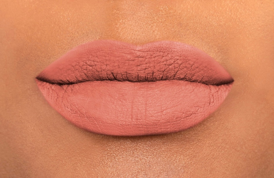 Liquid Matte Lipstick-Pose